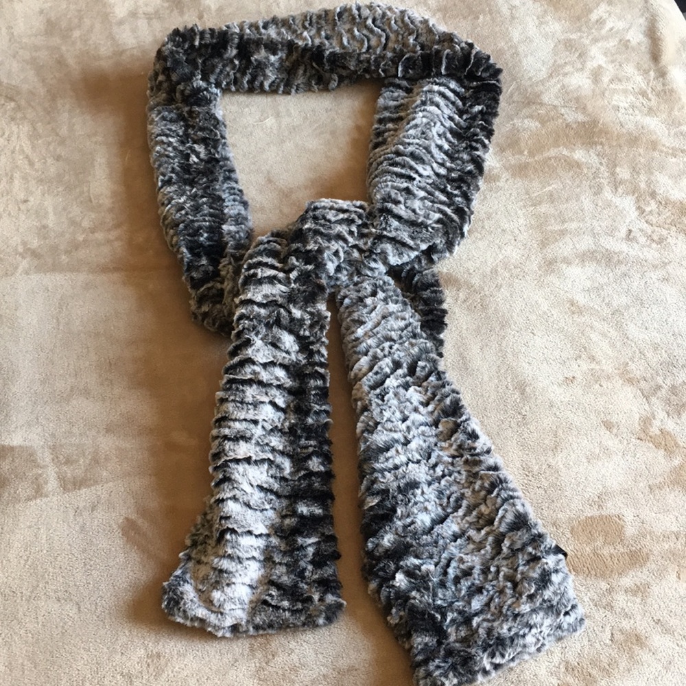 Faux fur scarf- Frontgate